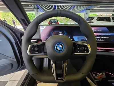 BMW i5 2026, 354 км, за 35179.17 USD - фото 8