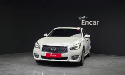 Infiniti Q70 2018, 107344 км, за 9327.37 USD