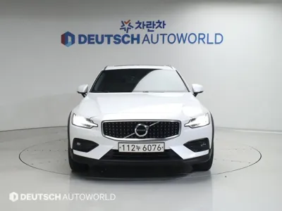 Volvo V60 2020, 76585 км, за 15203.61 USD