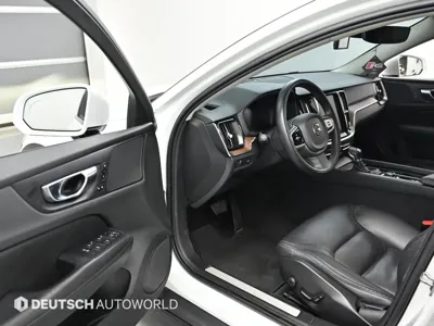 Volvo V60 2020, 76585 км, за 15203.61 USD - фото 11
