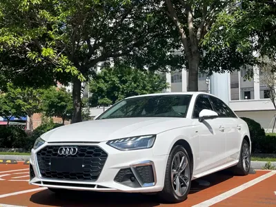 Audi A4L · 2022 год
