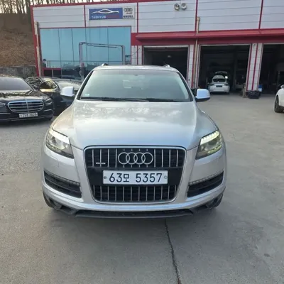 Audi Q7 · 2010 год