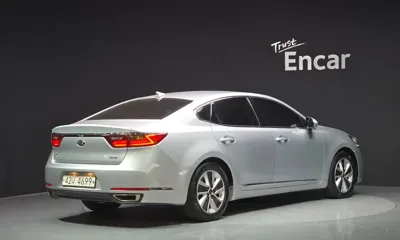 Kia K7 2017, 106818 км, за 8990.23 USD