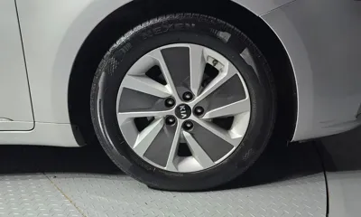 Kia K7 2017, 106818 км, за 8990.23 USD