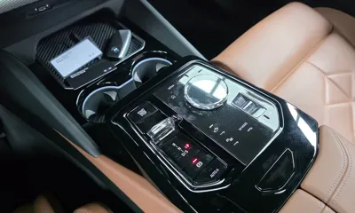 BMW 5-Series 2026, 8333 км, за 59078.38 USD - фото 9