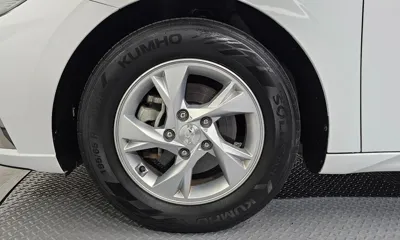 Hyundai Avante 2021, 124560 км, за 8074.04 USD