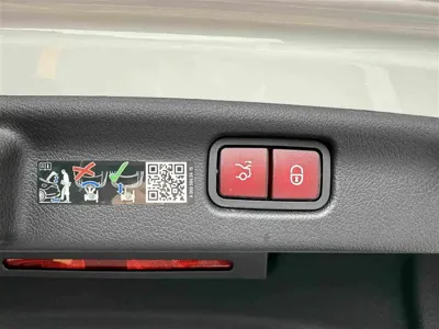 Mercedes-Benz C-Class 2026, 5000 км, за 35332.74 USD - фото 20