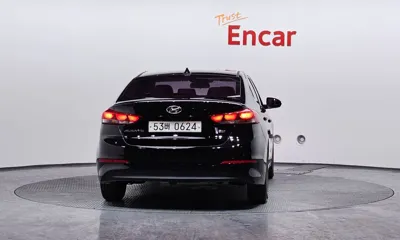 Hyundai Avante 2017, 74122 км, за 5219.69 USD
