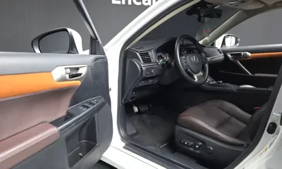 Lexus CT200h