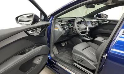 Audi Q4 e-tron 2023, 38238 км, за 28807.92 USD - фото 10