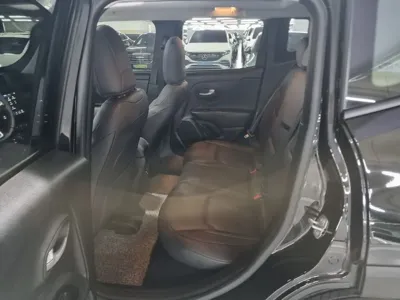 Jeep Renegade 2023, 1622 км, за 13668.03 USD - фото 10