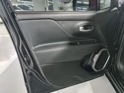 Jeep Renegade 2023, 1622 км, за 13668.03 USD - фото 11