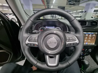Jeep Renegade 2023, 1622 км, за 13668.03 USD - фото 13