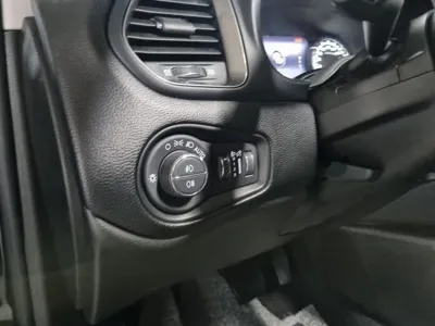 Jeep Renegade 2023, 1622 км, за 13668.03 USD - фото 14