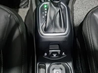 Jeep Renegade 2023, 1622 км, за 13668.03 USD - фото 19