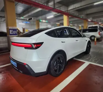 Tesla Model Y · 2025 год