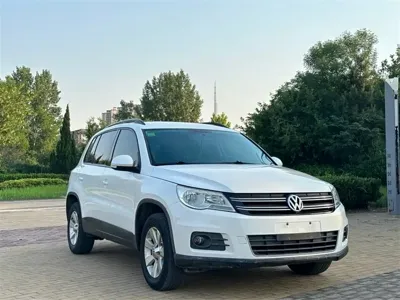Volkswagen Tiguan 2012, 130000 км, за 2745.13 USD