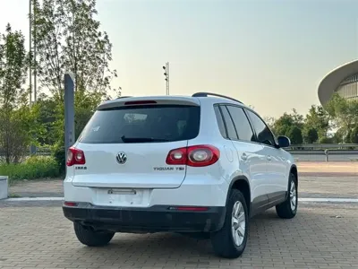 Volkswagen Tiguan 2012, 130000 км, за 2745.13 USD