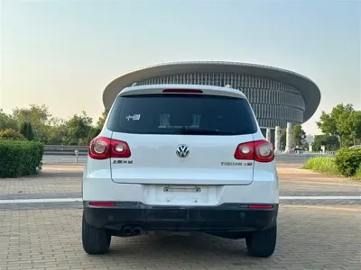 Volkswagen Tiguan 2012, 130000 км, за 2745.13 USD