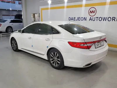 Hyundai Grandeur 2011, 142348 км, за 3452.77 USD