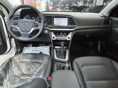 Hyundai Avante 2017, 52208 км, за 7090.82 USD - фото 10