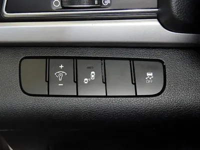 Hyundai Avante 2017, 52208 км, за 7090.82 USD - фото 14