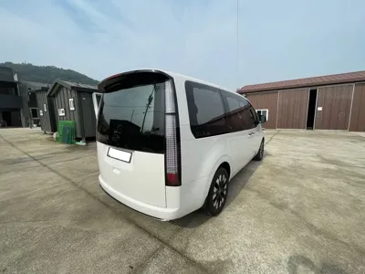 Hyundai Staria 2025, 26000 км, за 27005.38 USD