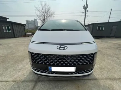 Hyundai Staria 2025, 26000 км, за 27005.38 USD
