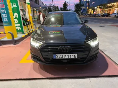 Audi A8 · 2018 год