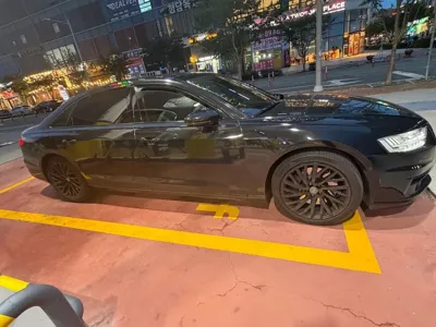 Audi A8 2018, 80000 км, за 30930.51 USD