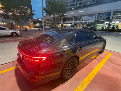 Audi A8 2018, 80000 км, за 30930.51 USD