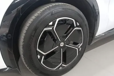 Xiaomi Auto YU7 2025, 6899 км, за 38449 USD - фото 10