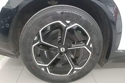Xiaomi Auto YU7 2025, 6899 км, за 38449 USD - фото 11