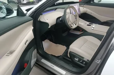 Xiaomi Auto YU7 2025, 6899 км, за 38449 USD - фото 18