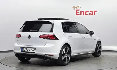 Volkswagen Golf 2015, 116165 км, за 9055.38 USD