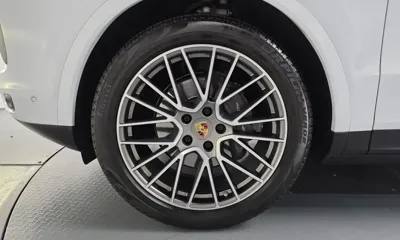 Porsche Cayenne 2023, 16564 км, за 76672.45 USD