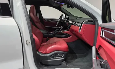 Porsche Cayenne 2023, 16564 км, за 76672.45 USD - фото 11