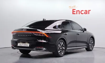 Hyundai Grandeur 2022, 109479 км, за 15628.05 USD