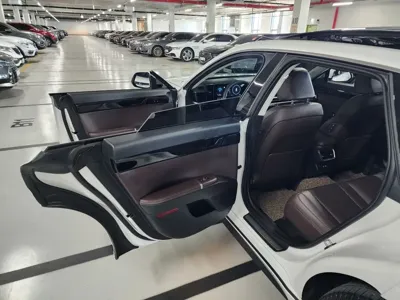 Hyundai Grandeur 2023, 18732 км, за 23303.14 USD