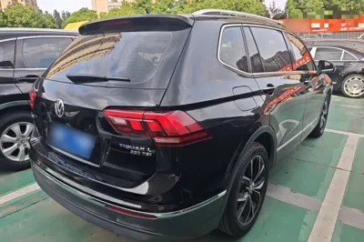 Volkswagen Tiguan L 2019, 118200 км, за 13016 USD - фото 19