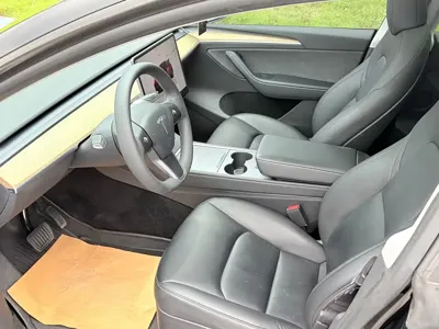 Tesla Model Y 2023, 70000 км, за 23187.6 USD - фото 6