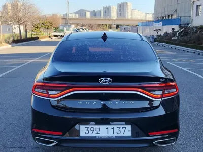 Hyundai Grandeur 2018, 118000 км, за 9441.94 USD