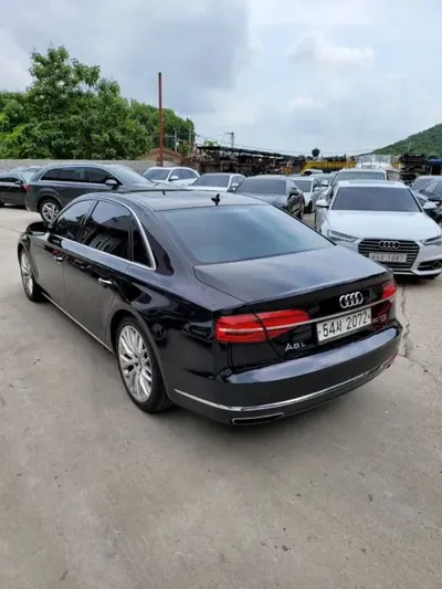 Audi A8 2015, 135024 км, за 10944.63 USD