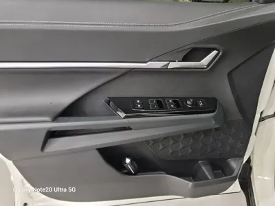 KG_Mobility_Ssangyong Torres 2023, 17033 км, за 15287.55 USD - фото 8