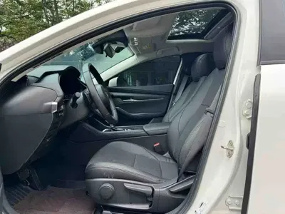Mazda 3 Axela 2025, 8000 км, за 12849.55 USD