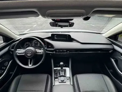 Mazda 3 Axela 2025, 8000 км, за 12849.55 USD