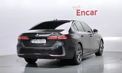BMW 5-Series 2024, 26200 км, за 30748.22 USD