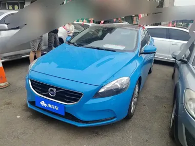 Volvo V40 · 2015 год