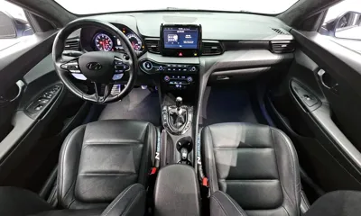Hyundai Veloster 2019, 113873 км, за 8532.58 USD - фото 7