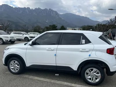 Hyundai Venue 2025, 15000 км, за 13127.56 USD